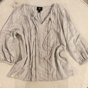 JM Collection Light Grey Linen Blend Pintuck Tassel Peasant Top With Gold - XS